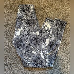Balance athletica black and white floral high rise biker leggings